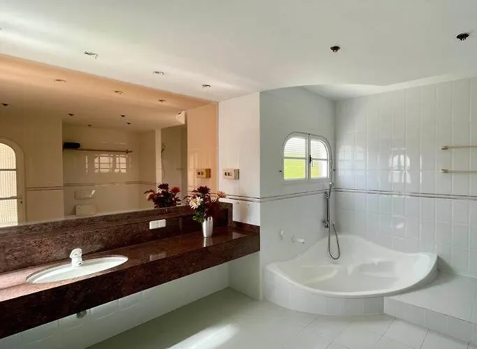 Grosse Sonnendurchflutete 別荘 コスタ・カルマ