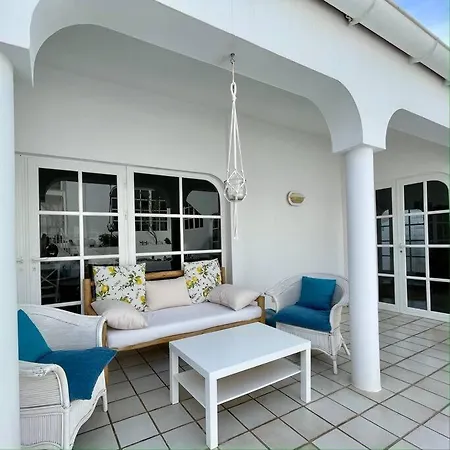 Grosse Sonnendurchflutete コスタ・カルマ